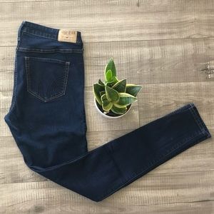 HOLLISTER high rise jeans/ Size 9R